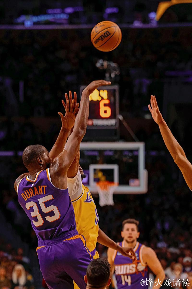 杜兰特30分詹姆斯14中3 湖人不敌太阳止三连胜