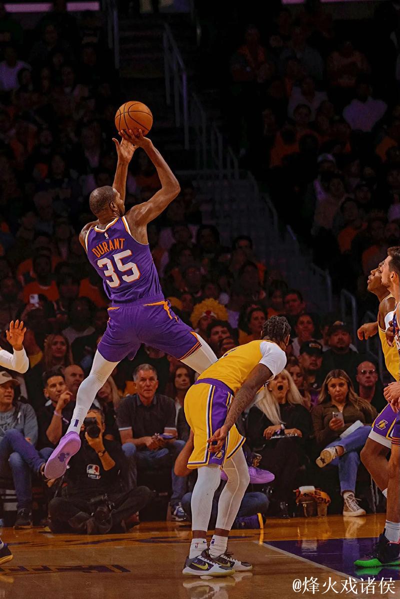 杜兰特30分詹姆斯14中3 湖人不敌太阳止三连胜